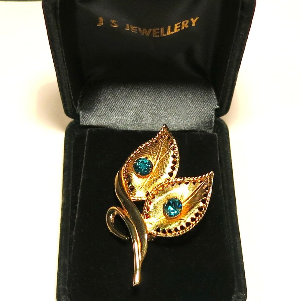 Vintage CELEBRITY Green Rhinestone Brooch Leaves Original Signed Lapel Pin